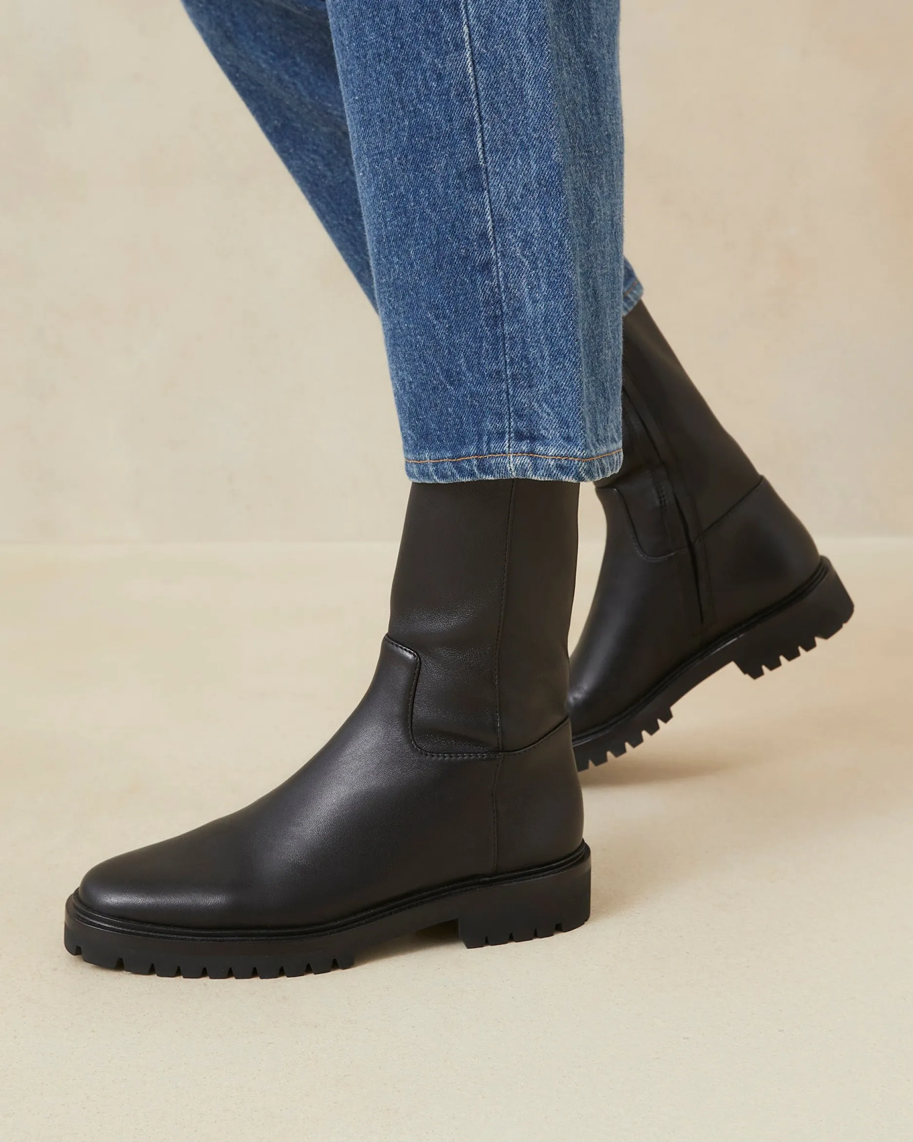 Loeffler Randall Danny Mid Lug Boot